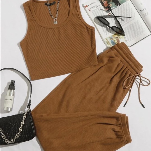 Super Cute Brown 2 Piece Set 🤎🤎 - Picture 1 of 16